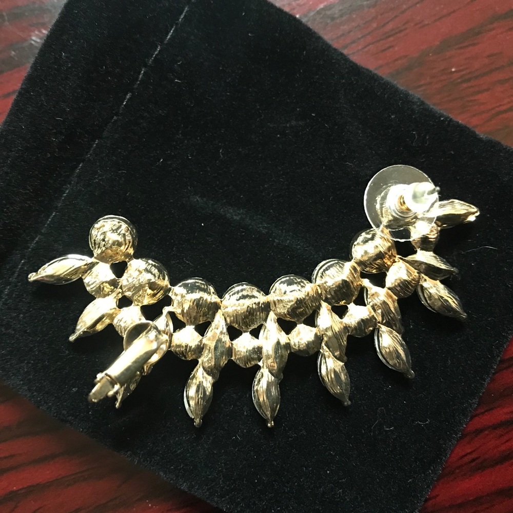 Gorgeous Rhinestone Ear Cuff Earring! - Picture 5 of 5